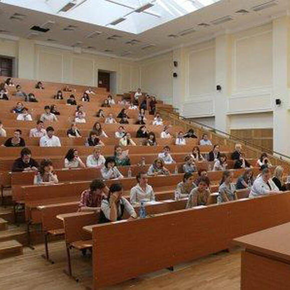 auditoriya-student