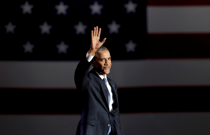 U.S. President Barack Obama acknowledges the crowd as he arrives to deliver his farewell address in Chicago