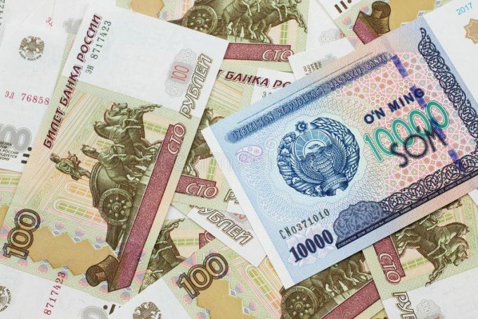 close-up-image-ten-thousand-uzbek-som-bank-note-background-russian-federation-one-hundred-ruble-680×453
